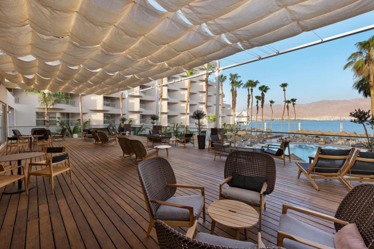아리아 호텔 엘라트 외부 사진 The pool deck at the Dead Sea