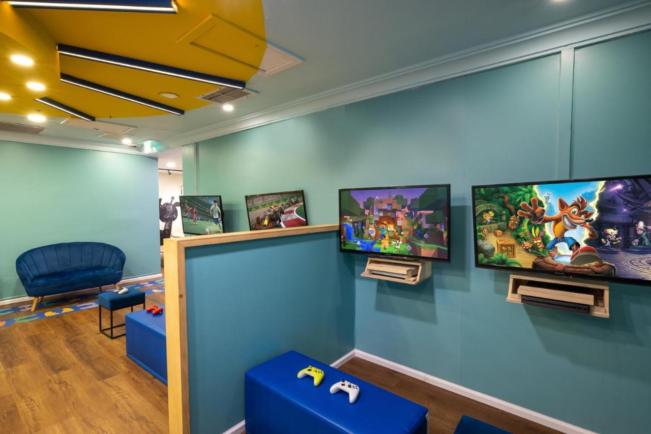 아리아 호텔 엘라트 외부 사진 The video game room at the hospital