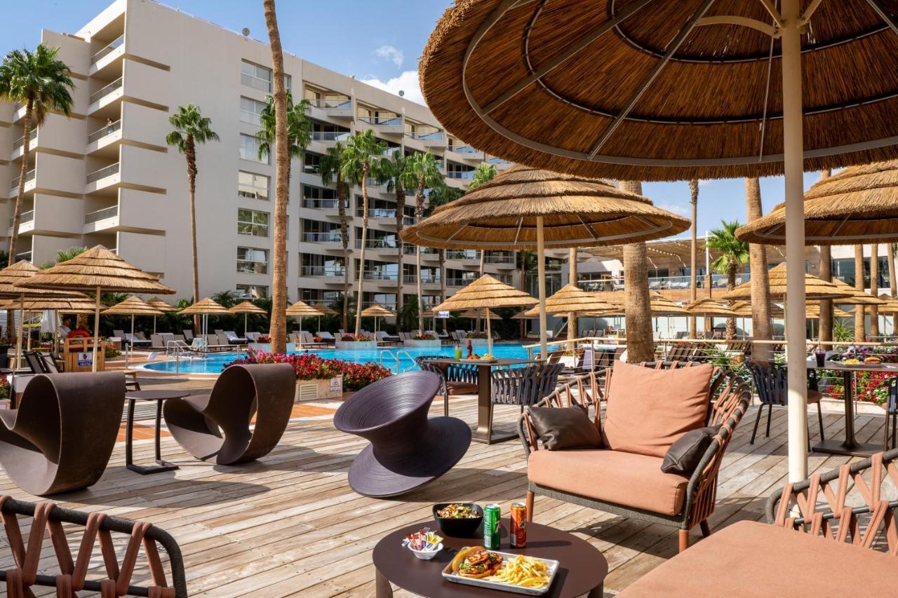 아리아 호텔 엘라트 외부 사진 The pool at the Hilton Sharm El Sheikh