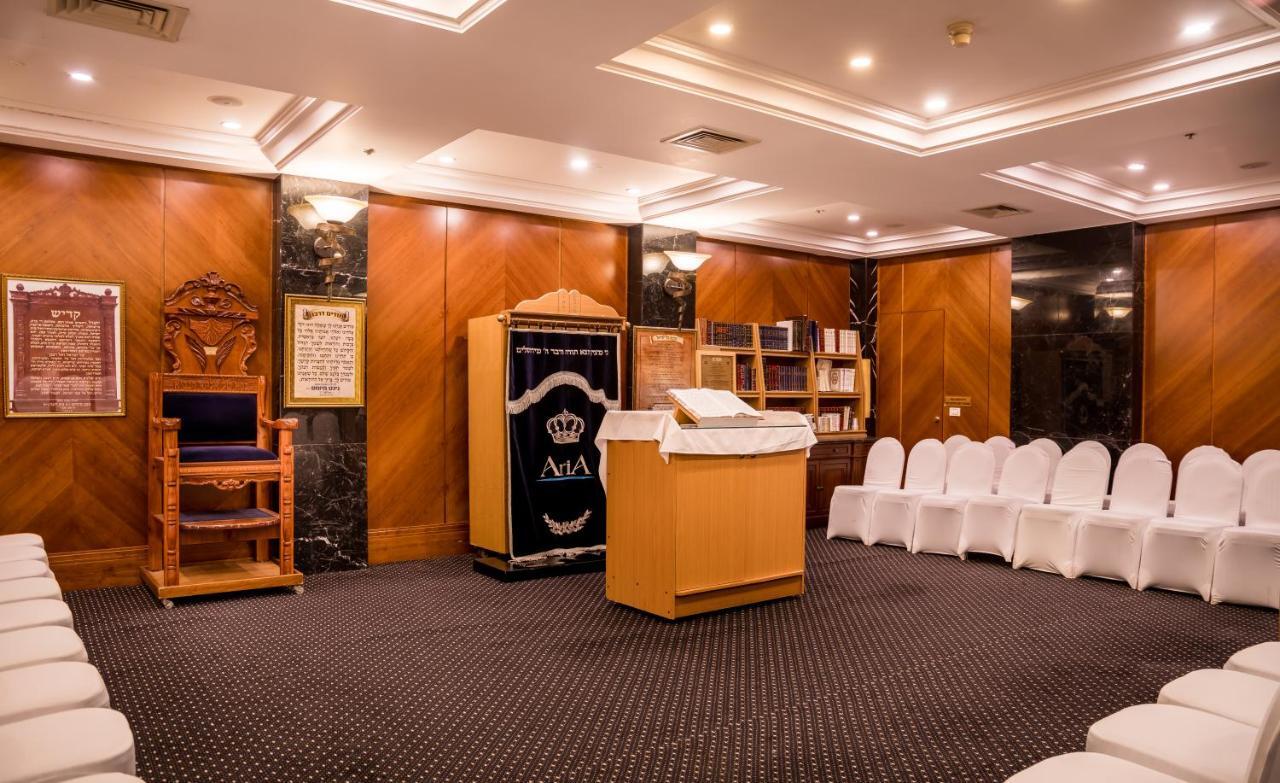 아리아 호텔 엘라트 외부 사진 The synagogue's interior